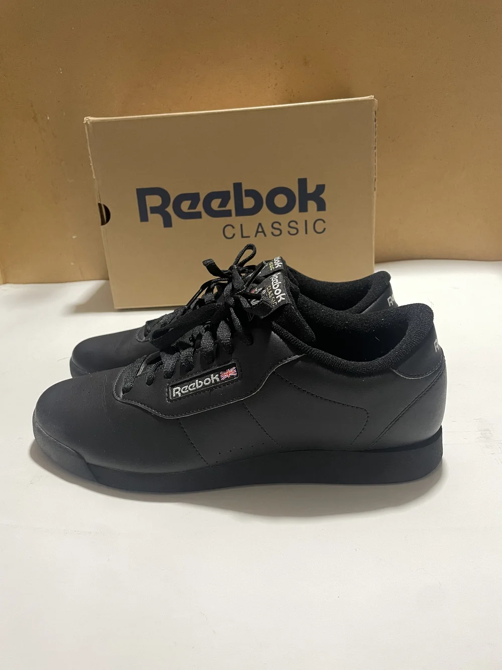 Reebok Classic Princess Womens Black Leather Sneakers Size 10
